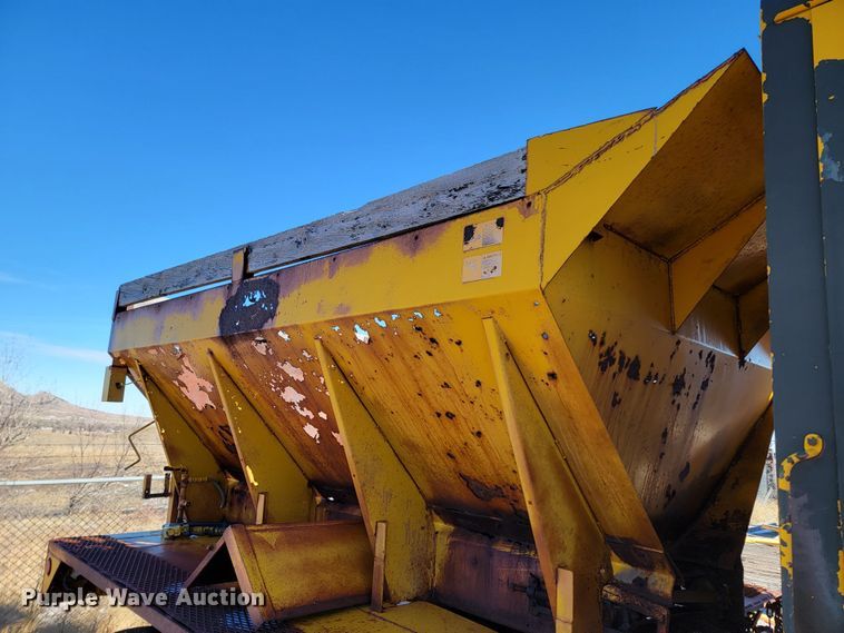 image for item ME9699 1969 Oshkosh M-4-1700-827CR  dump truck