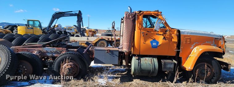 image for item ME9700 1983 GMC 9500  semi truck