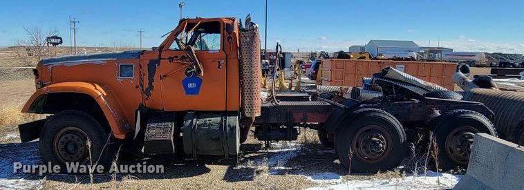 image for item ME9700 1983 GMC 9500  semi truck