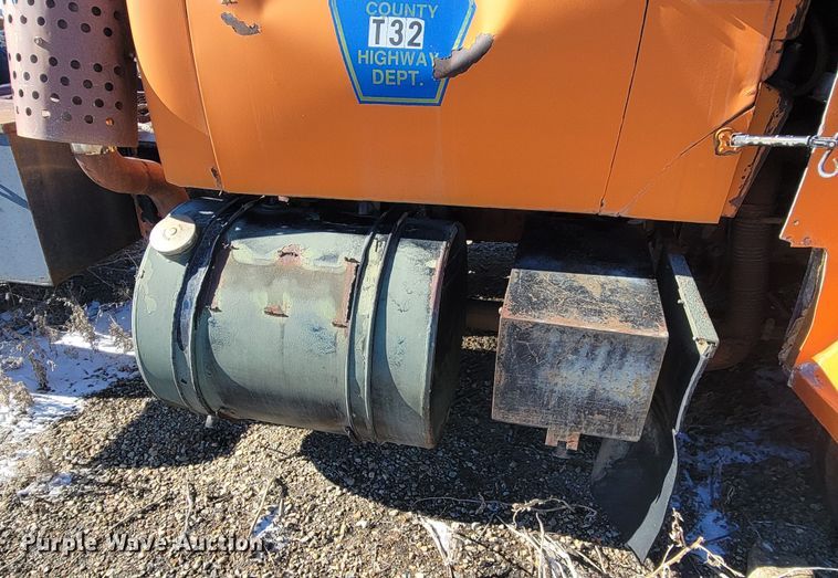 image for item ME9700 1983 GMC 9500  semi truck