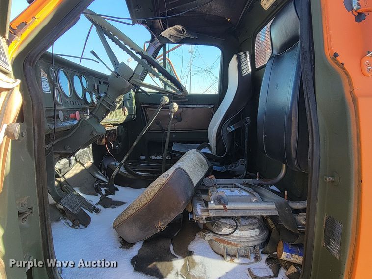 image for item ME9700 1983 GMC 9500  semi truck