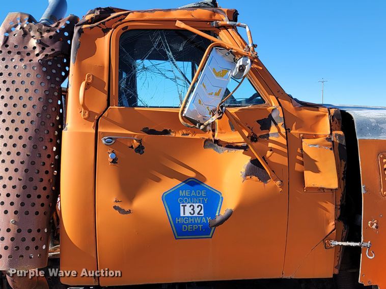 image for item ME9700 1983 GMC 9500  semi truck