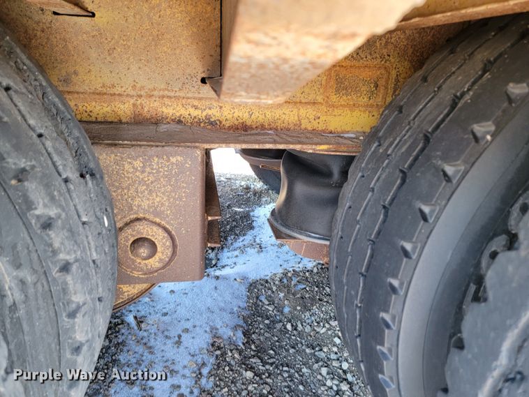 image for item ME9701 1994 Trail King TK-110-HDG  lowboy equipment trailer