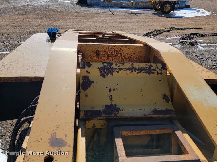 image for item ME9701 1994 Trail King TK-110-HDG  lowboy equipment trailer