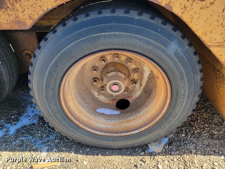 image for item ME9701 1994 Trail King TK-110-HDG  lowboy equipment trailer