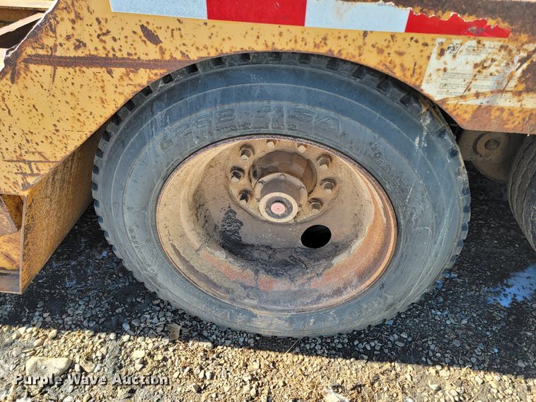 image for item ME9701 1994 Trail King TK-110-HDG  lowboy equipment trailer