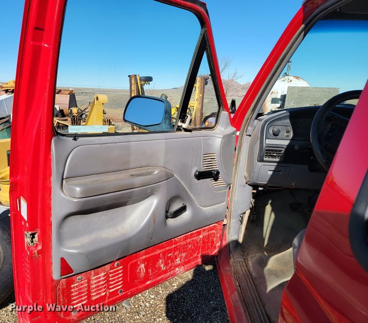 image for item ME9709 1995 Ford F150 XL  SuperCab pickup truck