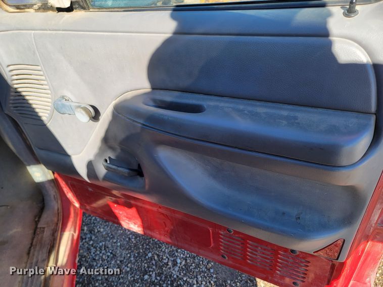 image for item ME9709 1995 Ford F150 XL  SuperCab pickup truck