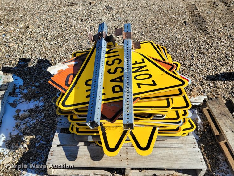 image for item ME9711 Street signs and mounts