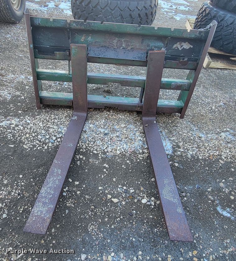 image for item ME9717 Skid steer forks