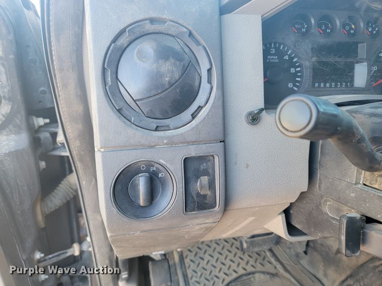 image for item ME9735 2008 Ford F250  Super Duty XL  Crew Cab pickup truck