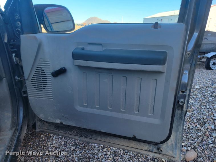 image for item ME9735 2008 Ford F250  Super Duty XL  Crew Cab pickup truck