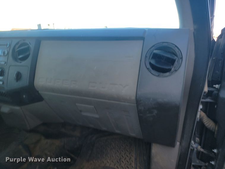 image for item ME9735 2008 Ford F250  Super Duty XL  Crew Cab pickup truck