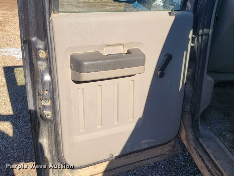 image for item ME9735 2008 Ford F250  Super Duty XL  Crew Cab pickup truck