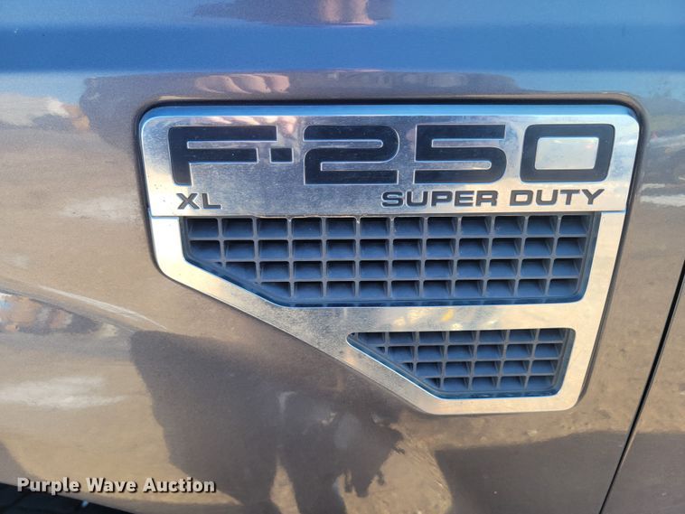 image for item ME9735 2008 Ford F250  Super Duty XL  Crew Cab pickup truck