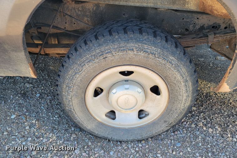 image for item ME9735 2008 Ford F250  Super Duty XL  Crew Cab pickup truck