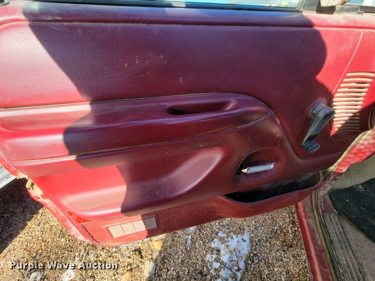 image for item ME9739 1995 Ford F250 XL  pickup truck