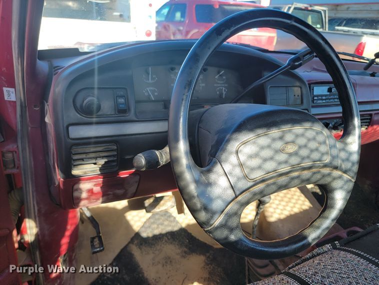 image for item ME9739 1995 Ford F250 XL  pickup truck