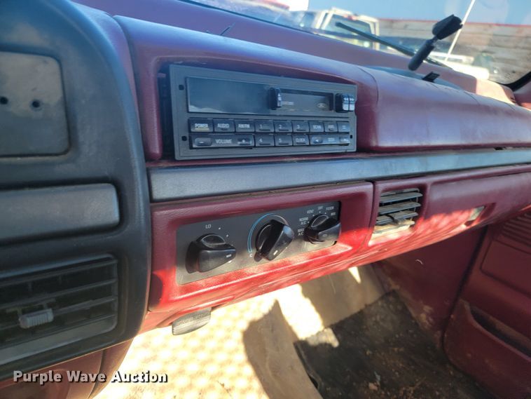 image for item ME9739 1995 Ford F250 XL  pickup truck