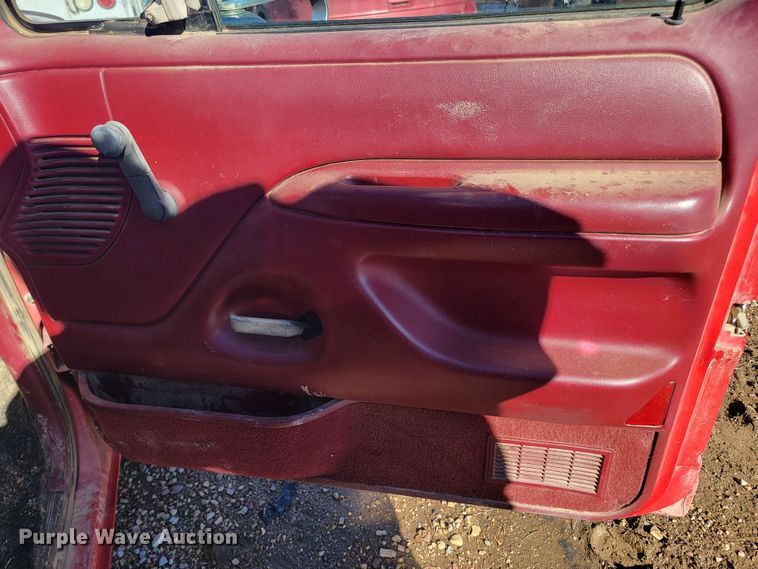 image for item ME9739 1995 Ford F250 XL  pickup truck