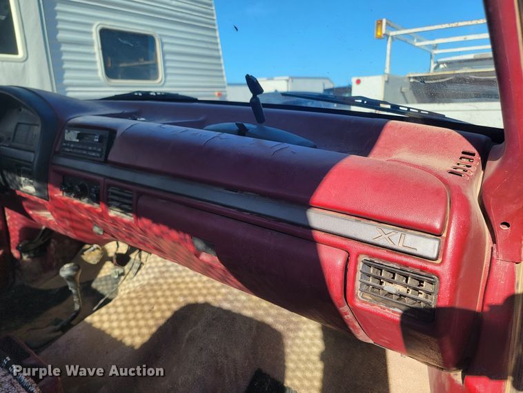 image for item ME9739 1995 Ford F250 XL  pickup truck