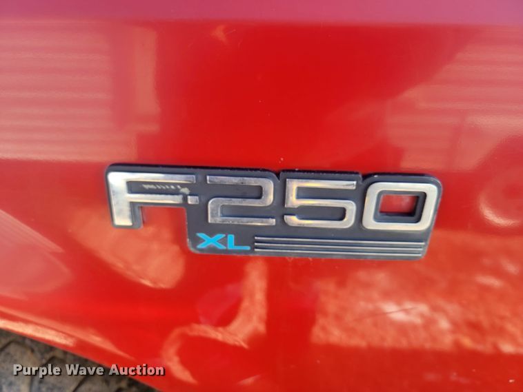 image for item ME9739 1995 Ford F250 XL  pickup truck