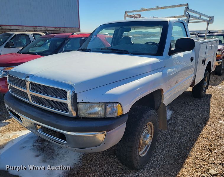 image for item ME9741 2001 Dodge Ram 2500  utility bed pickup truck