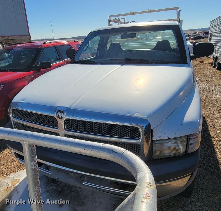 image for item ME9741 2001 Dodge Ram 2500  utility bed pickup truck