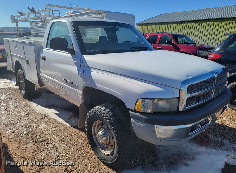 image for item ME9741 2001 Dodge Ram 2500  utility bed pickup truck