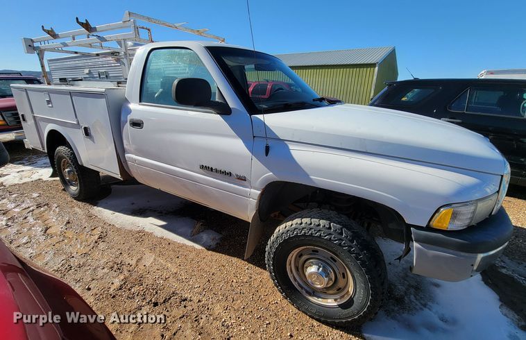 image for item ME9741 2001 Dodge Ram 2500  utility bed pickup truck