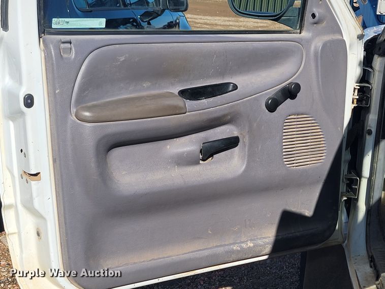 image for item ME9741 2001 Dodge Ram 2500  utility bed pickup truck