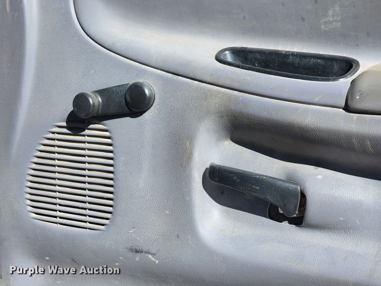 image for item ME9741 2001 Dodge Ram 2500  utility bed pickup truck