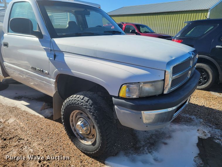 image for item ME9741 2001 Dodge Ram 2500  utility bed pickup truck