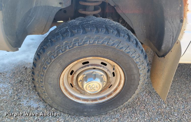 image for item ME9741 2001 Dodge Ram 2500  utility bed pickup truck