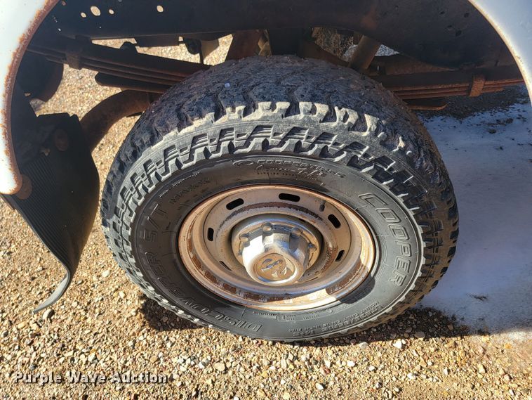 image for item ME9741 2001 Dodge Ram 2500  utility bed pickup truck