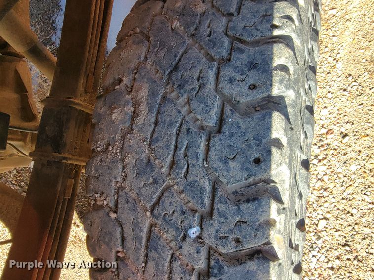 image for item ME9741 2001 Dodge Ram 2500  utility bed pickup truck