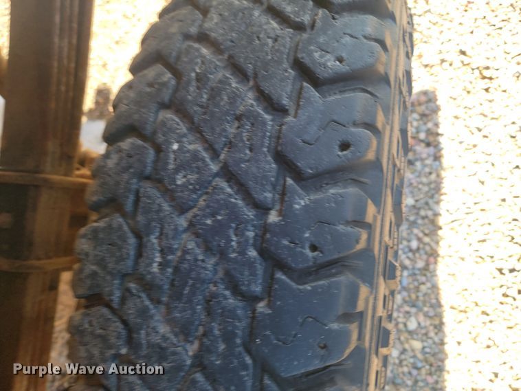 image for item ME9741 2001 Dodge Ram 2500  utility bed pickup truck