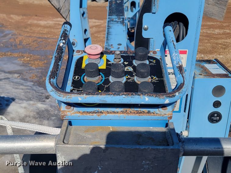 image for item ME9745 2004 Genie TZ-34/20  boom lift