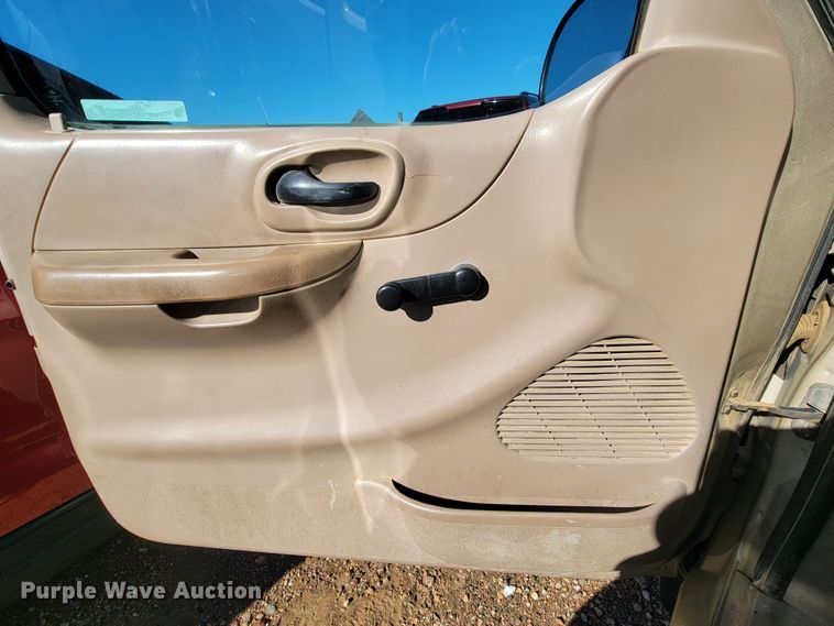 image for item ME9746 1999 Ford F150 XL  SuperCab pickup truck