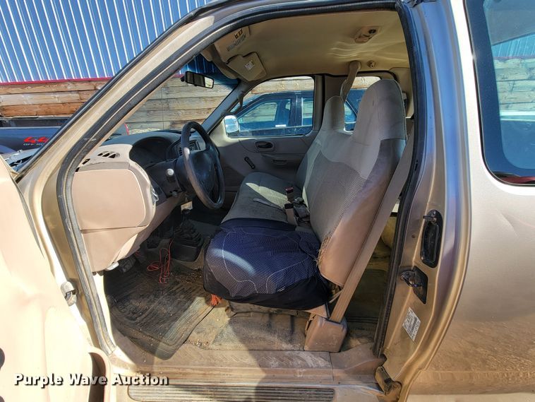 image for item ME9746 1999 Ford F150 XL  SuperCab pickup truck