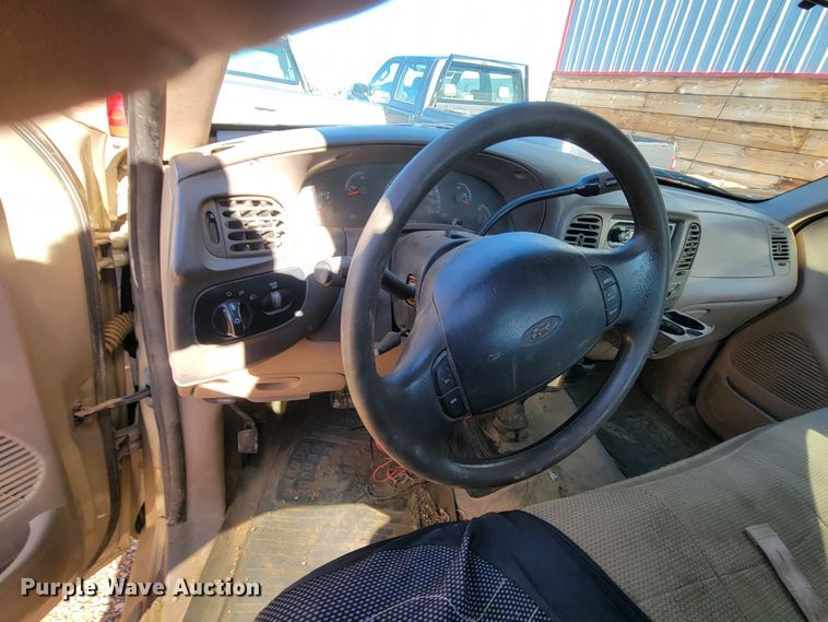 image for item ME9746 1999 Ford F150 XL  SuperCab pickup truck