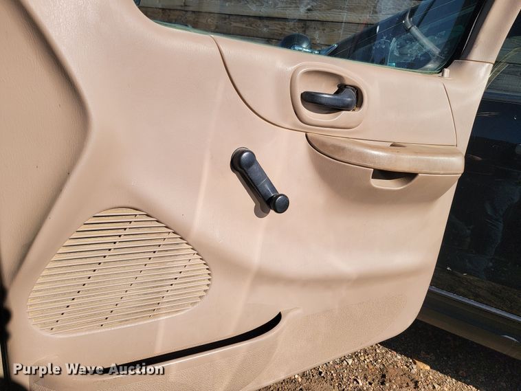 image for item ME9746 1999 Ford F150 XL  SuperCab pickup truck