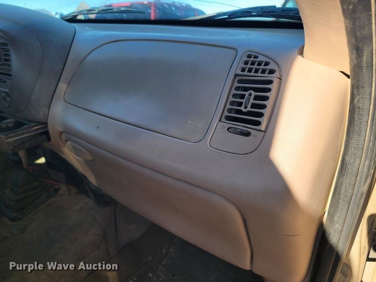 image for item ME9746 1999 Ford F150 XL  SuperCab pickup truck