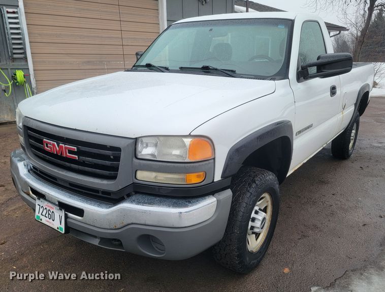 image for item ME9750 2005 GMC Sierra 2500HD  pickup truck