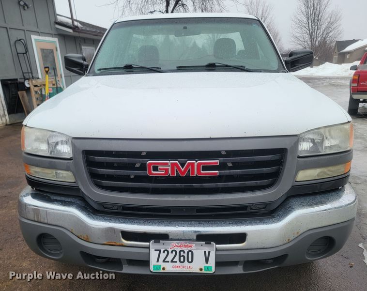 image for item ME9750 2005 GMC Sierra 2500HD  pickup truck