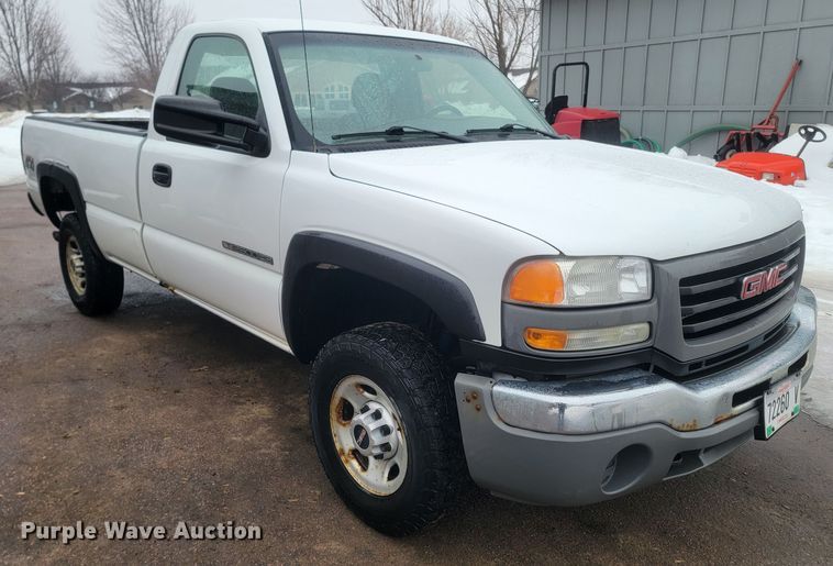 image for item ME9750 2005 GMC Sierra 2500HD  pickup truck