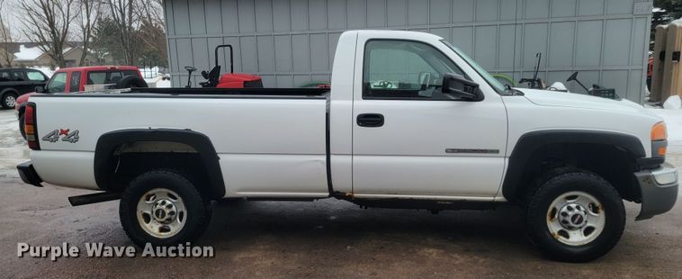 image for item ME9750 2005 GMC Sierra 2500HD  pickup truck