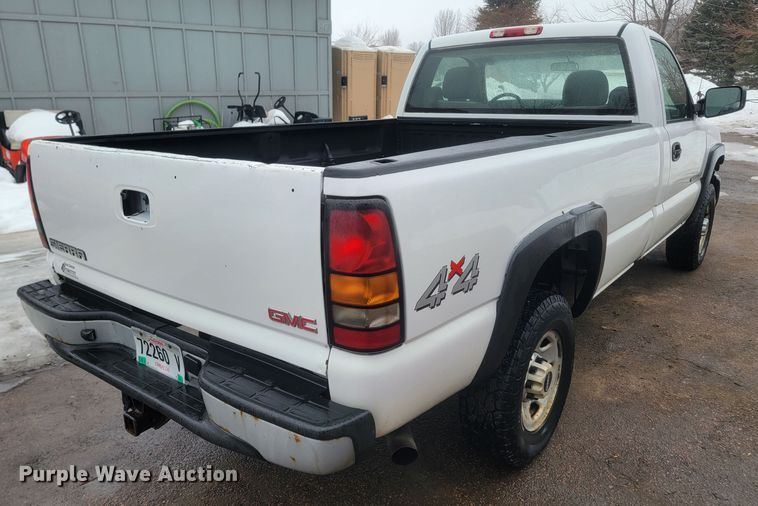image for item ME9750 2005 GMC Sierra 2500HD  pickup truck