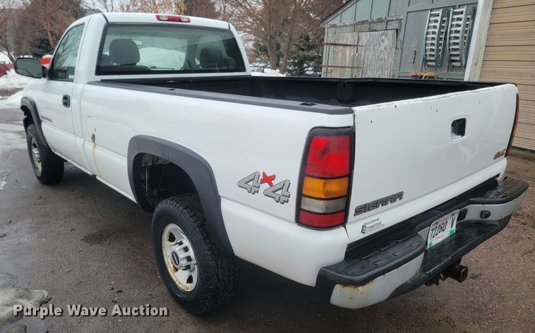 image for item ME9750 2005 GMC Sierra 2500HD  pickup truck
