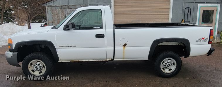 image for item ME9750 2005 GMC Sierra 2500HD  pickup truck